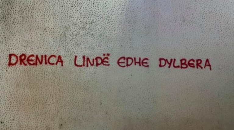 “Drenica lind edhe dylbera”, banorët fshijnë grafitet në Drenas