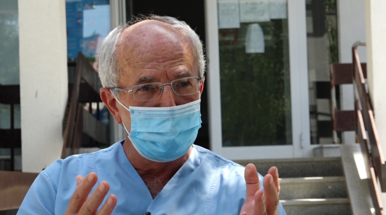 Infektologu kosovar tregon se a duhet të ketë masa të reja kundër virusit