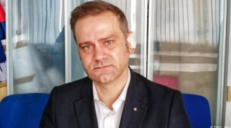 Flet ish-negociatori serb: Ka skaduar marrëveshja për targat e veturave, Serbia po gënjen