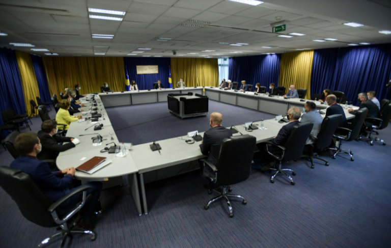 ​Kurti priti në takim delegacionin ekonomik austriak