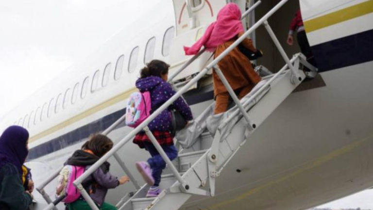 Largohen nga Kosova edhe 51 afganë tjerë