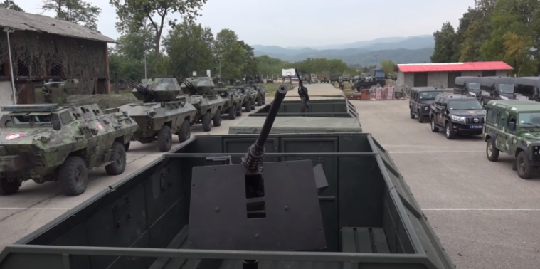 ‘Xhandarmëria gati’: Beogradi provokon rëndë, MUP’i serb publikon video të ushtrisë e tankeve