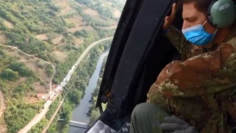 KFOR’i publikon pamje nga patrullimi me helikopter në veri të vendit