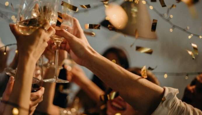 Kosovari organizon aheng familjar, policia e gjobitë dhe i shpërndan të pranishmit