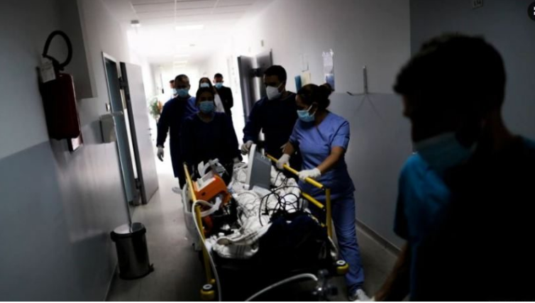 Rrëfimi i infermieres: E pamundur të kujdesesh për të gjithë pacientët me virus