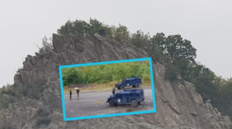 Situata në veri: Policia e Kosovës dhe xhandarmëria serbe vështrojnë njëra tjetrën nga larg