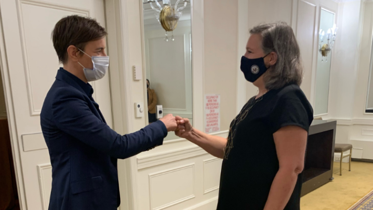 Nënsekretarja e shtetit e SHBA’ve takon kryeministren serbe, diskutohet për Kosovën