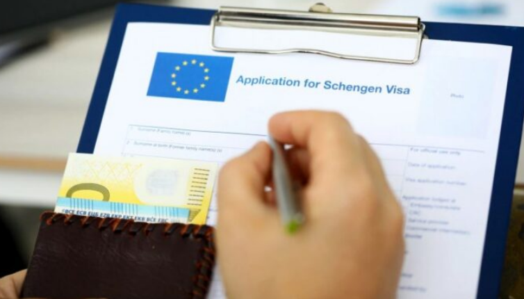 BE-ja mund t’ua kthejë vizat disa vendeve të Ballkanit, mes tyre edhe Shqipëria e Serbia