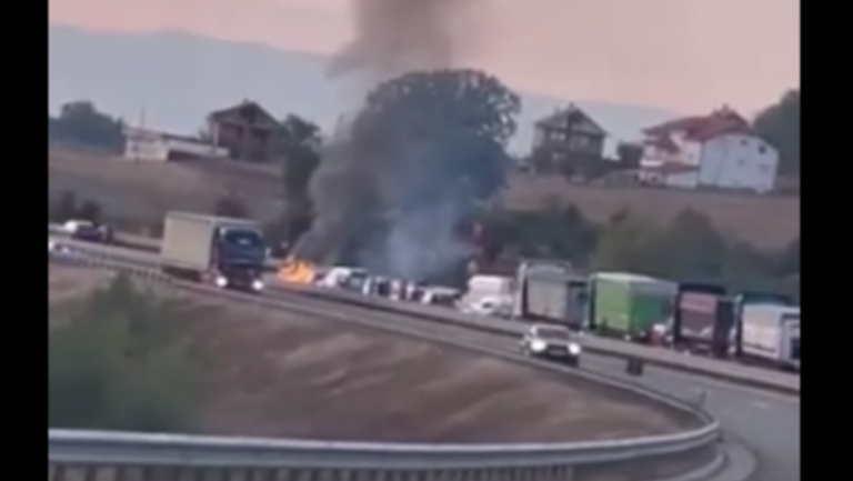 Tym e flakë në autostradën Ibrahim Rugova, aksident në Duhël