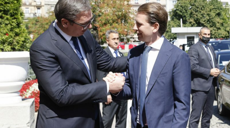 Kancelari austriak në Beograd ia lavdëron ekonominë Serbisë, kështu ia kthen Vuçiq
