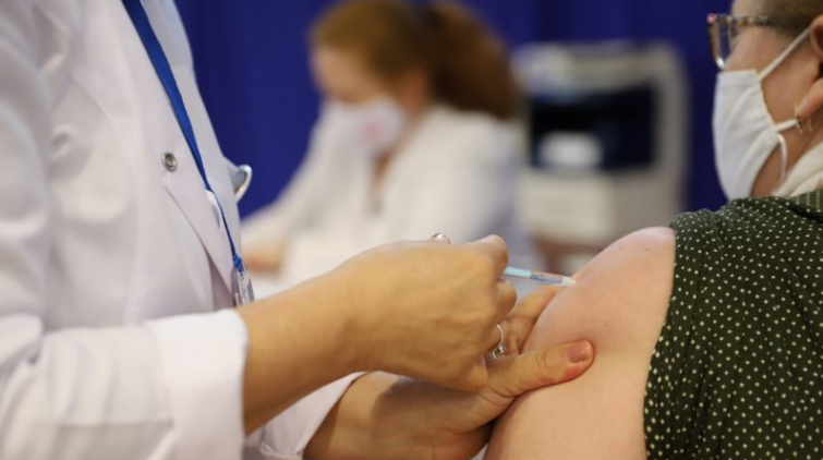 Infektologët kosovar: Imunizimi prej 60 përqind rrezikohet nga ata që s’e duan vaksinën