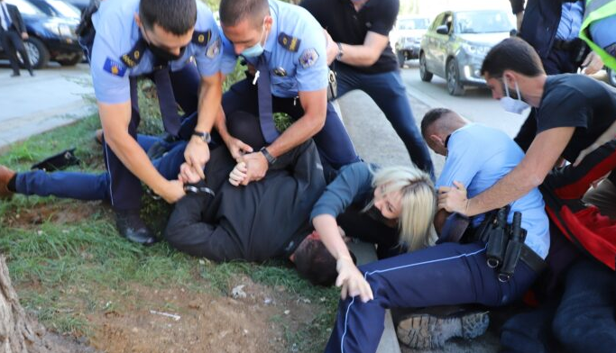 Befason Sami Kurteshi, u del në mbrojtje protestuesve që u arrestuan dje në protestën kundër Trendafilovës