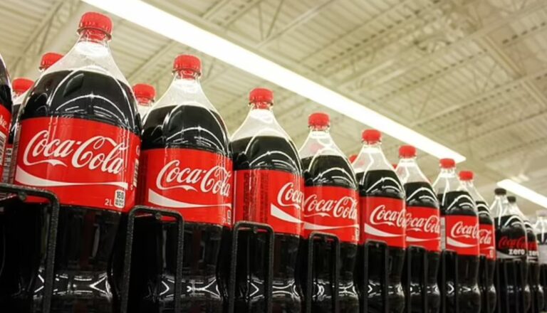 Konsumoi 1.5 litra Coca Cola për 10 minuta, vdes 22-vjeçari