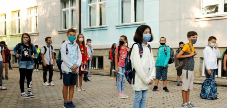 A duhet të testohen nxënësit para fillimit të vitit të ri shkollor? Flasin nga komuniteti i arsimit