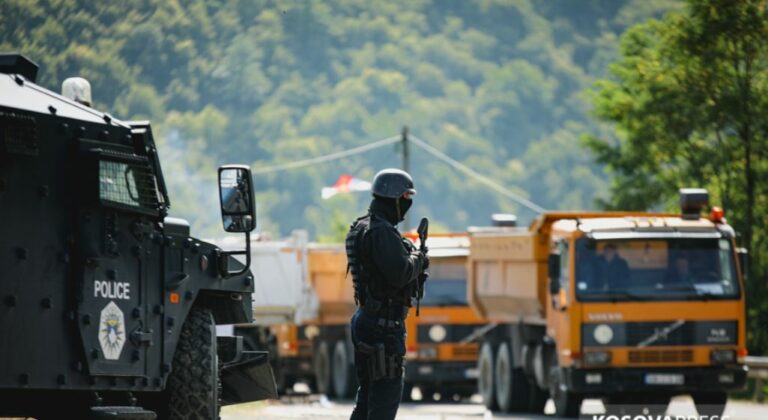 Situata në Jarinje, rruga vazhdon të jetë e bllokuar