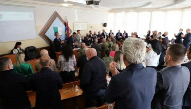 Sa është paga e asambleistit dhe sa ndikojnë në përmirësimin e jetës së qytetarëve?