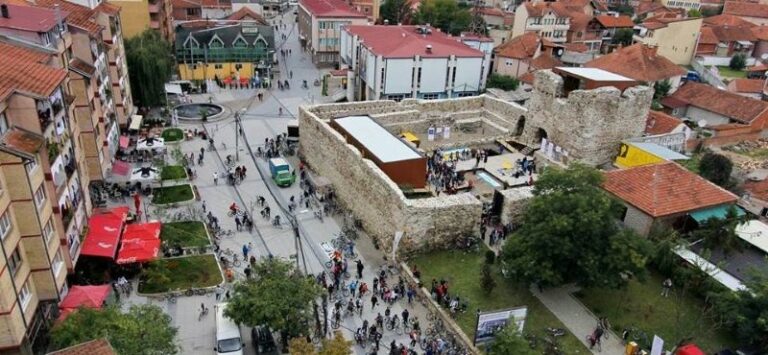 E mitura në Vushtrri godet aksidentalisht një vajzë duke i shkaktuar lëndime të rënda