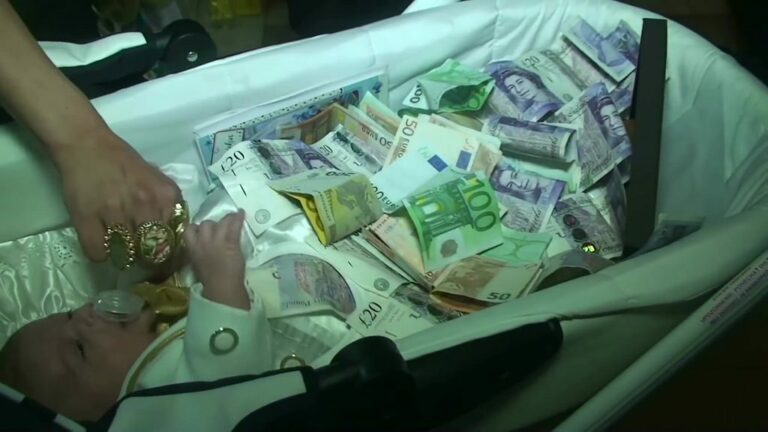 Ndodh edhe kjo: Bëhet milioner akoma pa mësuar të flas e të ec