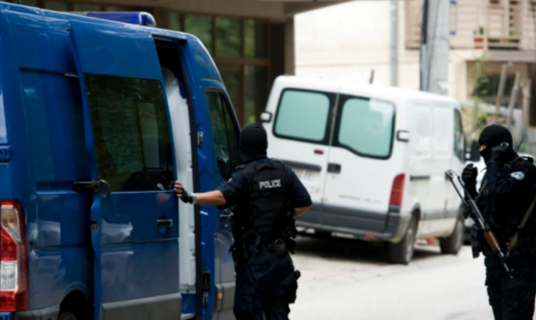 Flet babai i njërit nga të arrestuarit për terrorizëm