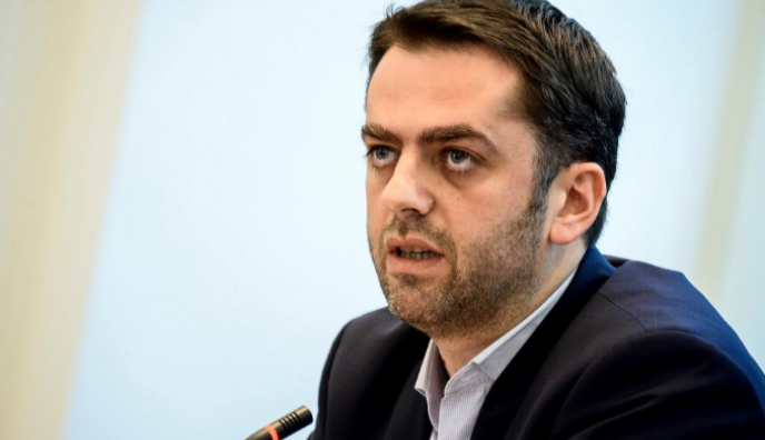 Ish-deputeti Driton Çaushi, dënohet me 1 vit e 2 muaj burgim me kusht për gazin lotsjellës në Kuvend