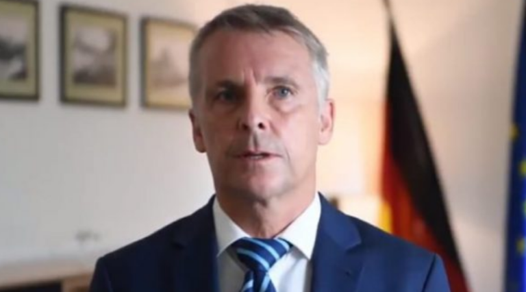 Ambasadori gjerman në Kosovë i reagon ashpër Goran Rakiqit: STOP