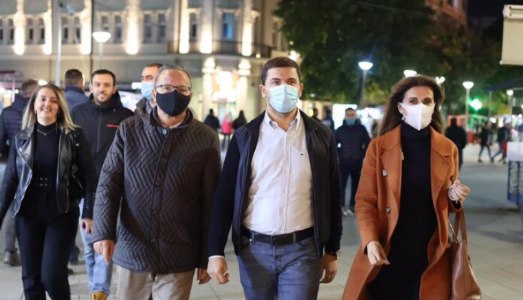 Memli Krasniqi viziton Mitrovicën pas fitores së Bedri Hamzës: Fitore e zhvillimit kundër degradimit