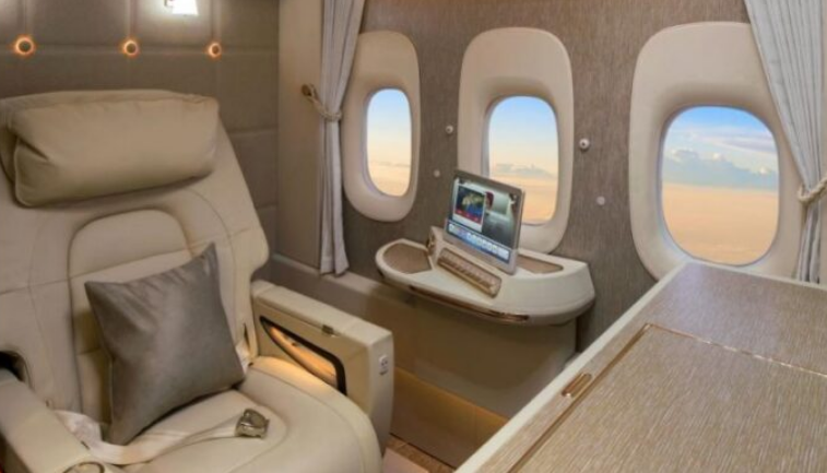 Politikbërja me udhëtime luksoze: Zyrtarët në Kosovë shpenzojnë mijëra euro për bileta të klasit të parë