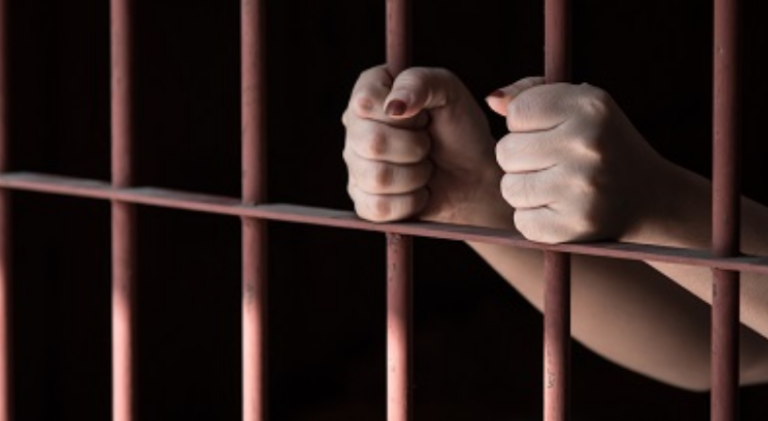 Shqiptari i çudit italianët, ” Më dërgoni në burg, nuk dua të rri me gruan”