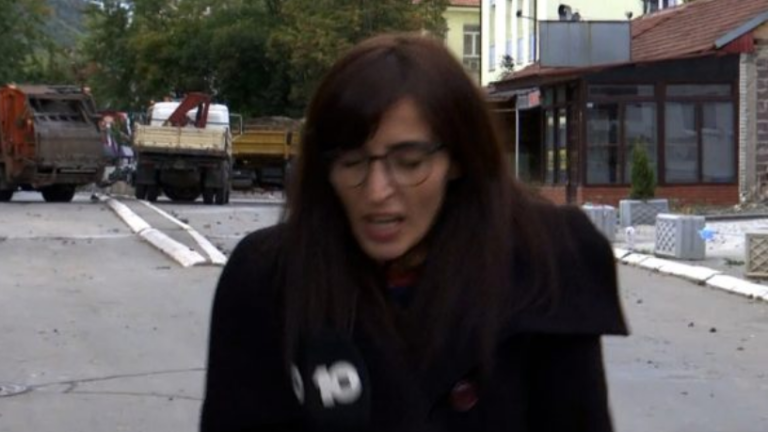 Momenti kur një mjet shpërthen në afërsi të gazetares që ishte në transmetim live në veri