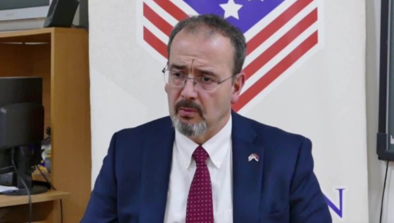 Ambasadori amerikan në Serbi me mesazh për zgjidhjen afatgjatë mes Kosovës dhe Serbisë
