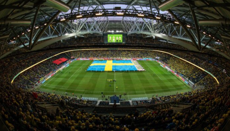 Kjo nuk u pa në TV – Ky ishte mesazhi që tifozët kosovarë shpalosën në shkallët e stadiumit në Suedi