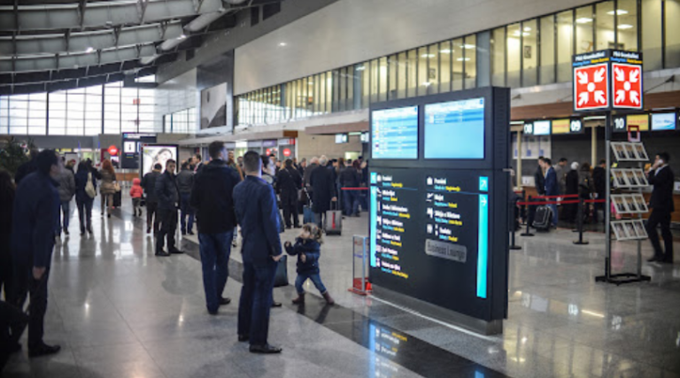 Pranoi valixhen e cila kishte 5 kilogram më tepër në këmbim të 50 eurove, arrestohet punëtori i Aeroportit të Prishtinës