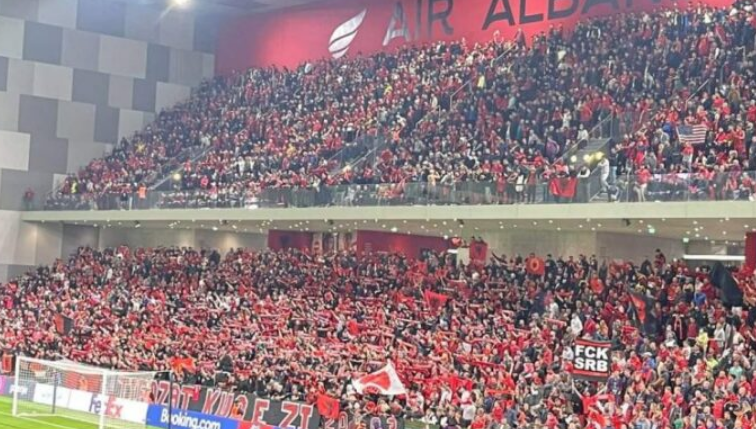 Sfida me Poloninë, tifozët nga Kosova flamur dhe thirrje për UÇK