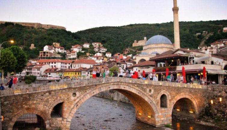 Gruas ia bëjnë me thikë në trup numrin 0003 dhe një zemër të vogël, i vjedhin stoli në vlerë 10 mijë euro