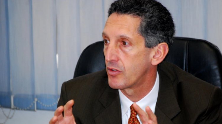 Profesori amerikan për çështjen e targave: Nuk pati konsultime adekuate, Kurti e vendosi këtë masë pasi zgjedhjet janë në tetor