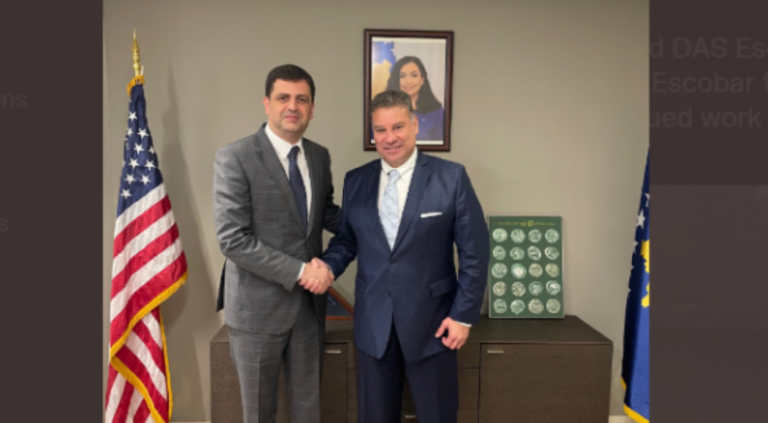 Gabriel Escobar viziton Ambasadën e Kosovës në Washington