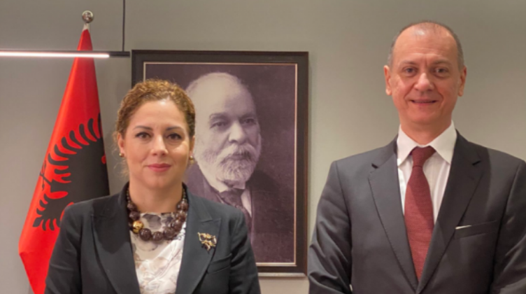 Ambasada e Serbisë i reagon kryediplomates shqiptare që e përmendi njohjen reciproke Kosovë-Serbi