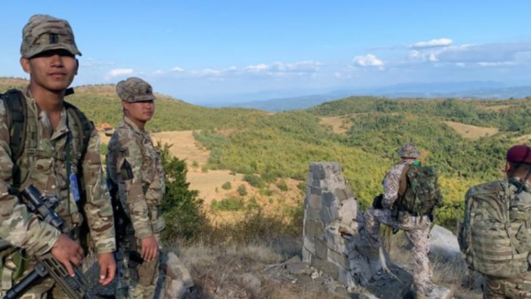 Gurkhat me thika të lakuara sërish në Kosovë, serbët në panik