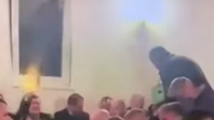 Gjuajtje me armë në tubimin e VV’së në Drenas, prezent edhe deputeti Dugolli