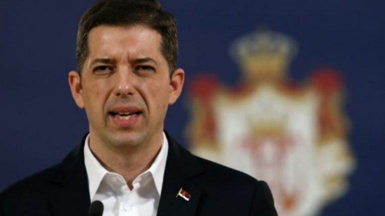 Eskalon Gjuriq pasi shefi i stafit të presidentes Osmani ia përmend rastet e korrupsionit në Serbi