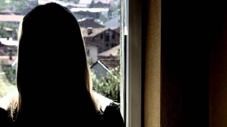 Dhunohet e mitura në Mitrovicë, Policia e kap në veturë me të dyshuarin