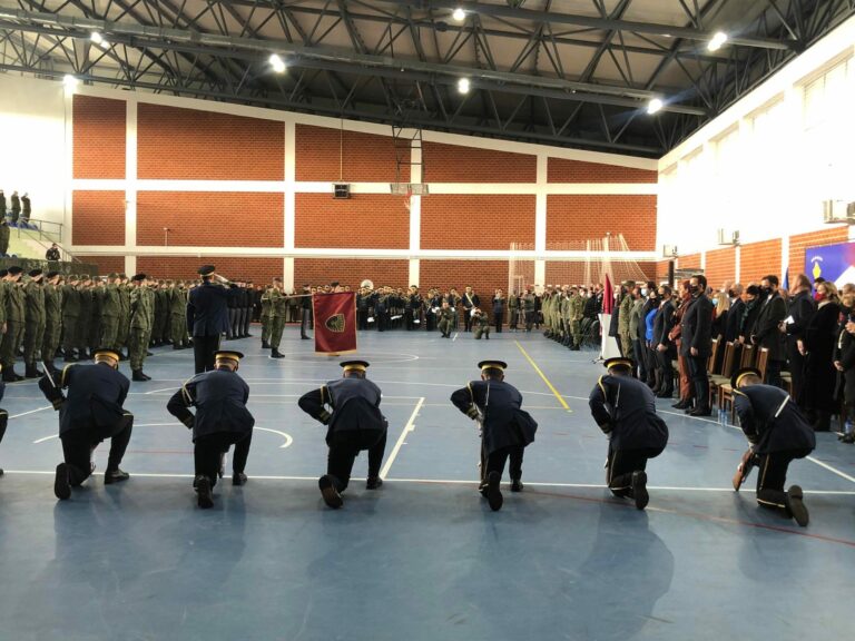 Kurti u drejtohet ushtarëve të FSK-së: Ju jeni vazhdimësi e Ushtrisë Çlirimtare të Kosovës