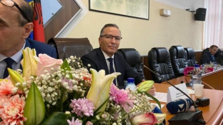 Bedri Hamza merr detyrën e kryetarit të Mitrovicës