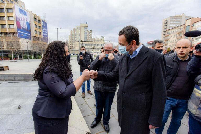 Kurti ia lë meritat Presidentes për ftesën që Kosova mori për Samitin e Demokracisë në ShBA