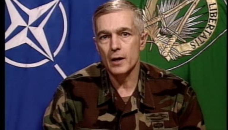 Biseda e Clark me ambasadorin amerikan: Serbët bënë një gabim të madh, kanë vrarë familjen Jashari