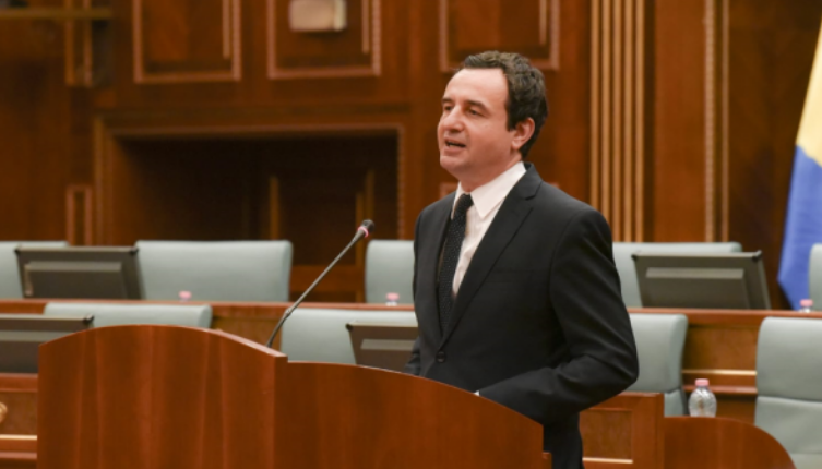 Kurti tallet me deputetët, i quan studentë të juridikut që morën leksion nga profesoresha e ekonomisë