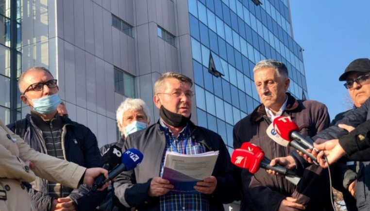 Greva në shëndetësi, Syla u kërkon falje pacientëve: Kryeministër të përgjërohem kthjelluni