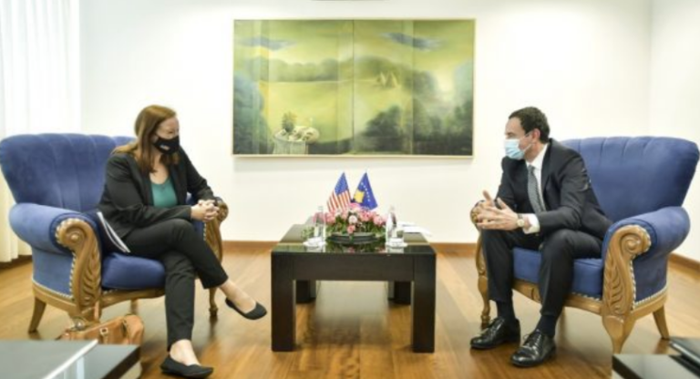 Zyrtarja e lartë amerikane në Prishtinë, takon kryeministrin Kurti