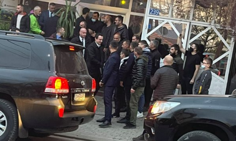 DnV thotë se lëvizjet e kryeministrit mund të interpretohen si ushtrim i ndikimit mbi votuesit