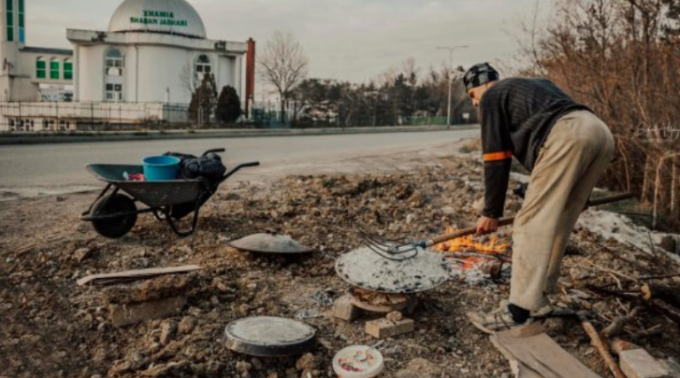 Mësohet arsyeja pse plaku nga Skënderaj doli në rrugë për të përgatitur fli me saç